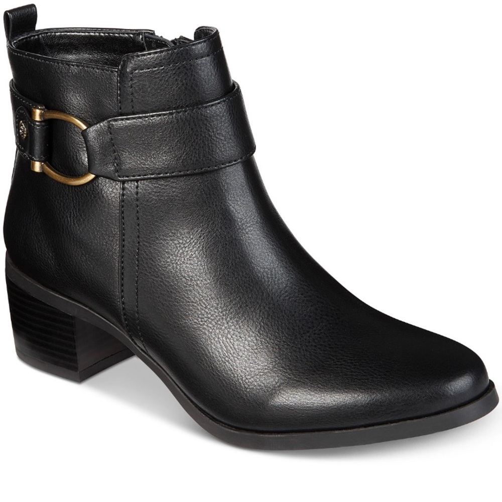 Ankle boots with buckle
